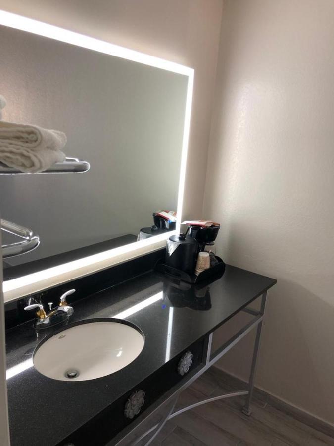 Rodeway Inn 레이크웨일즈 외부 사진
