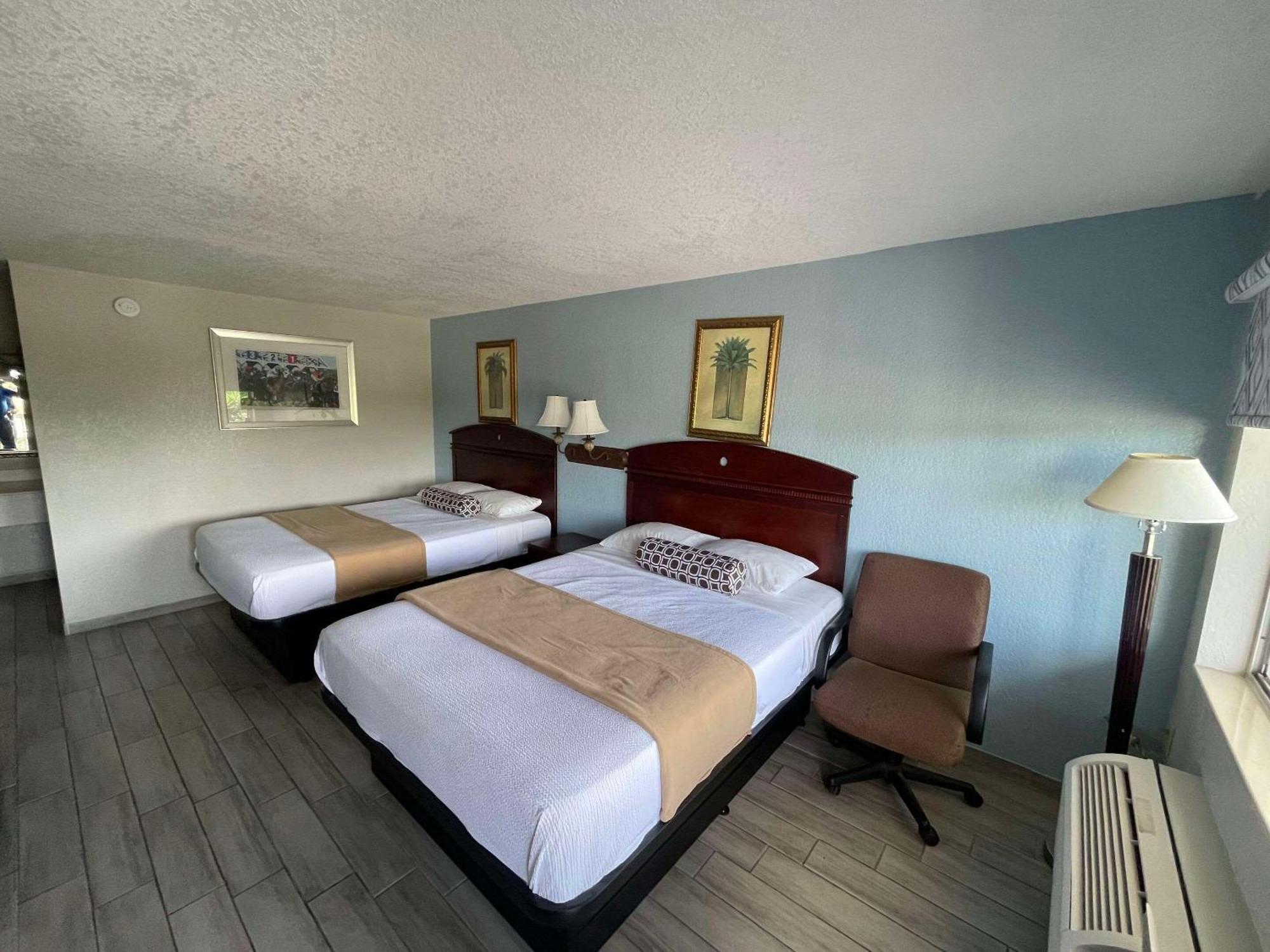 Rodeway Inn 레이크웨일즈 외부 사진