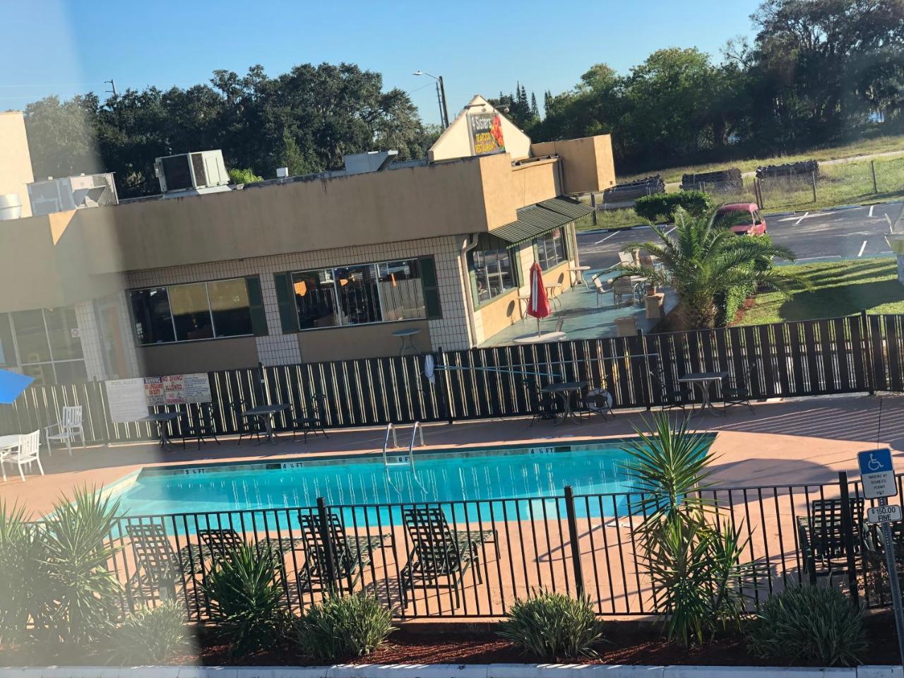 Rodeway Inn 레이크웨일즈 외부 사진